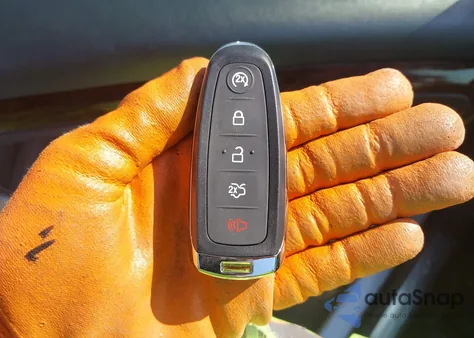 2015 Ford Taurus Limited z USA, uszkodzony, nr VIN 1FAHP2F83FG108691